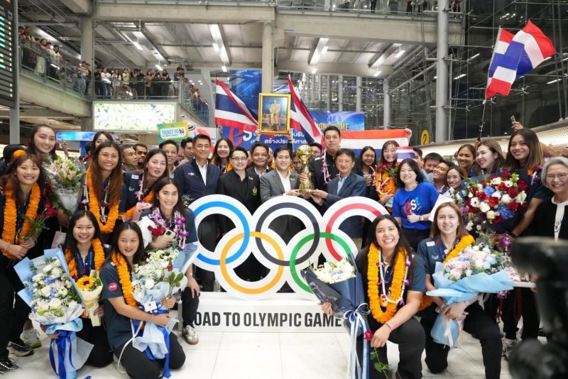 Thailand's volleyball stars celebrate fourth continental crown — and historic Olympic ticket — at Suvarnabhumi airport. Thailand Volleyball Association