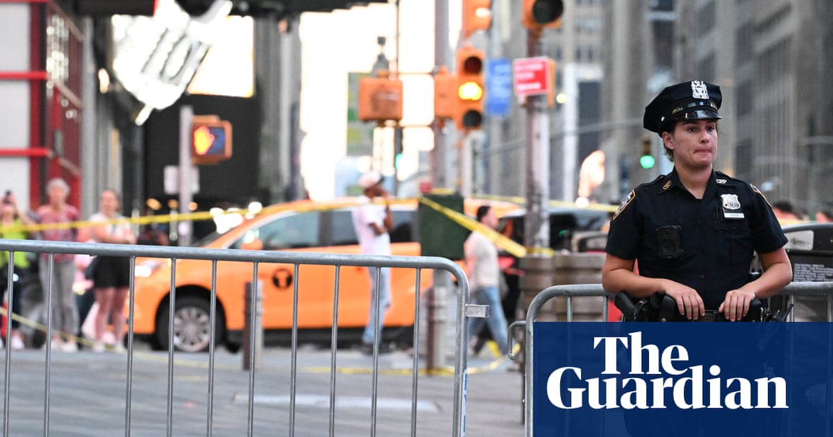 Police fatally shoot woman who stabbed two people in Times Square | New York