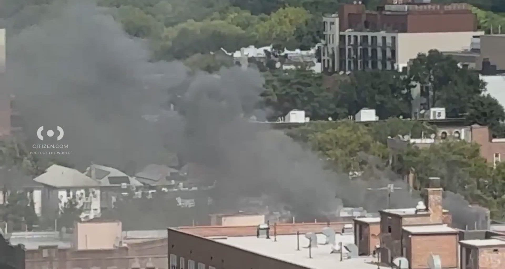 News 12 | Brooklyn | 2 Hurt In Kensington Apartment Building Blaze