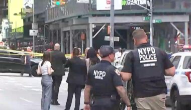 Woman randomly stabs 2 people in New York City's Times Square, killing 1, then is killed by police | Nation & World