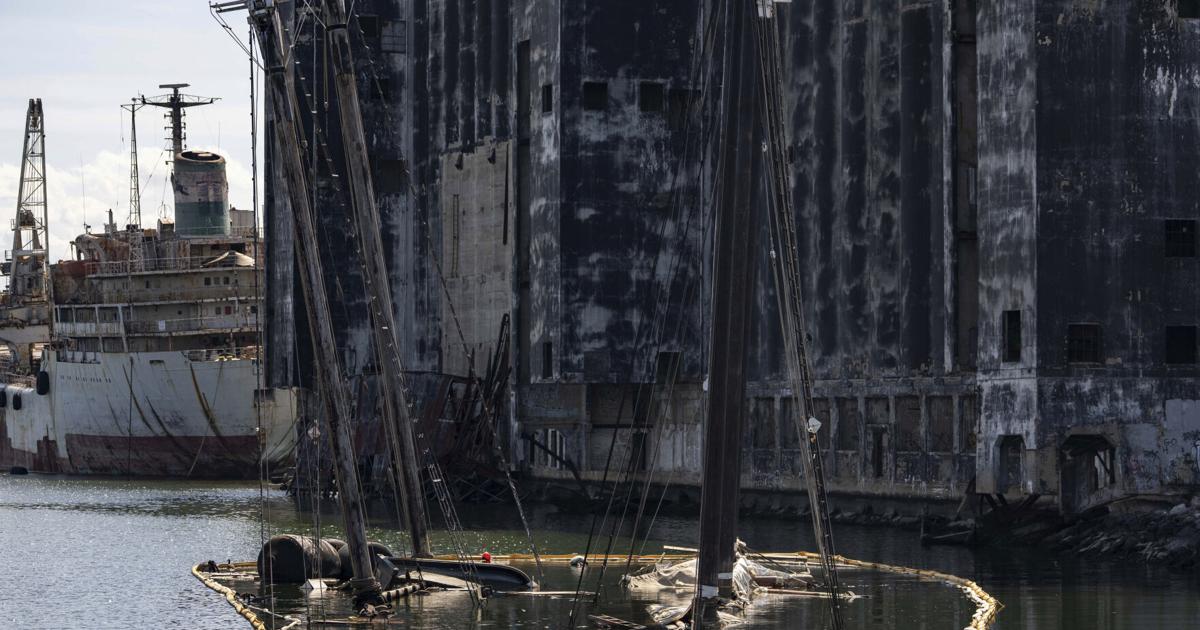 Schooners that graced a Maine-themed quarter or hosted Cousteau rest at the bottom of a NYC canal | Nation & World