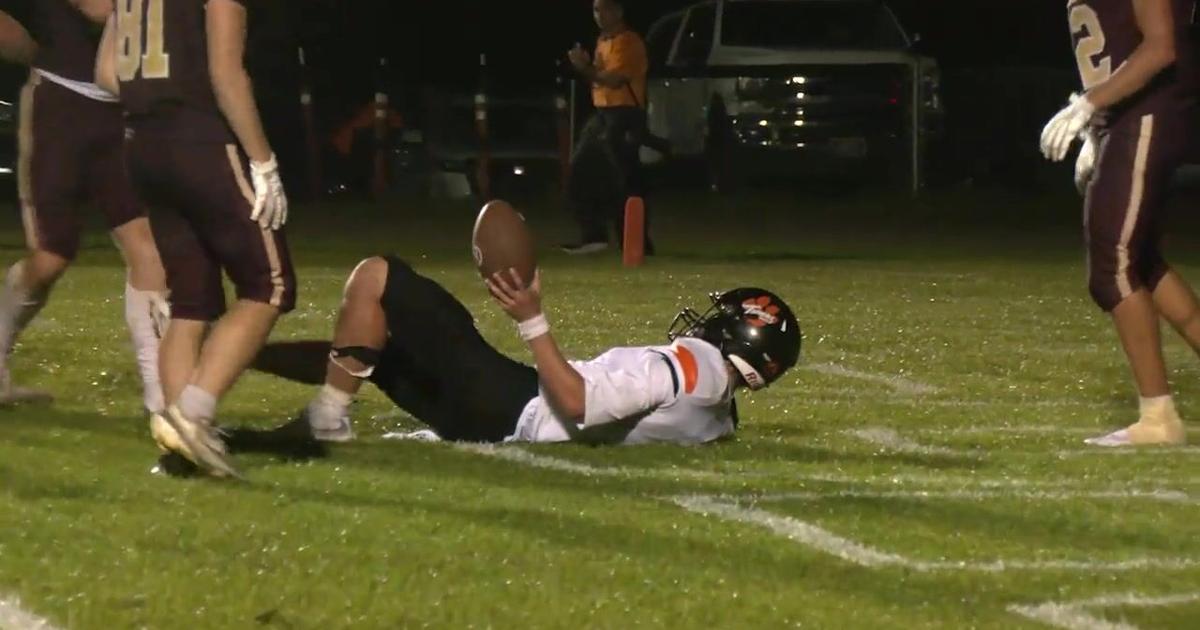 Falcons top defending champs Manhattan 33-20 | Montana High School Sports
