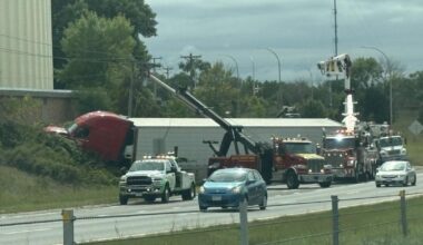 Semi-truck driver taken to hospital after accident on Highway 169 | New Hope/Golden Valley