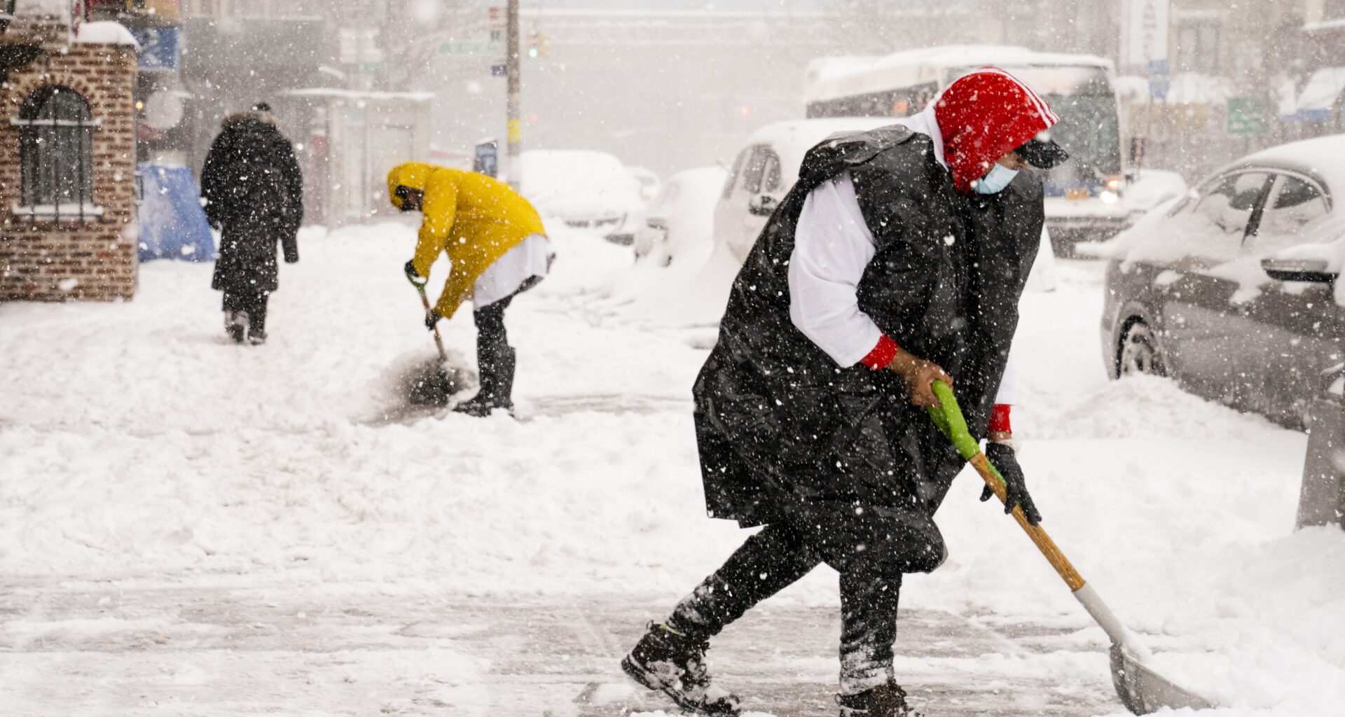Article 251327 Thumbnail snow shoveling