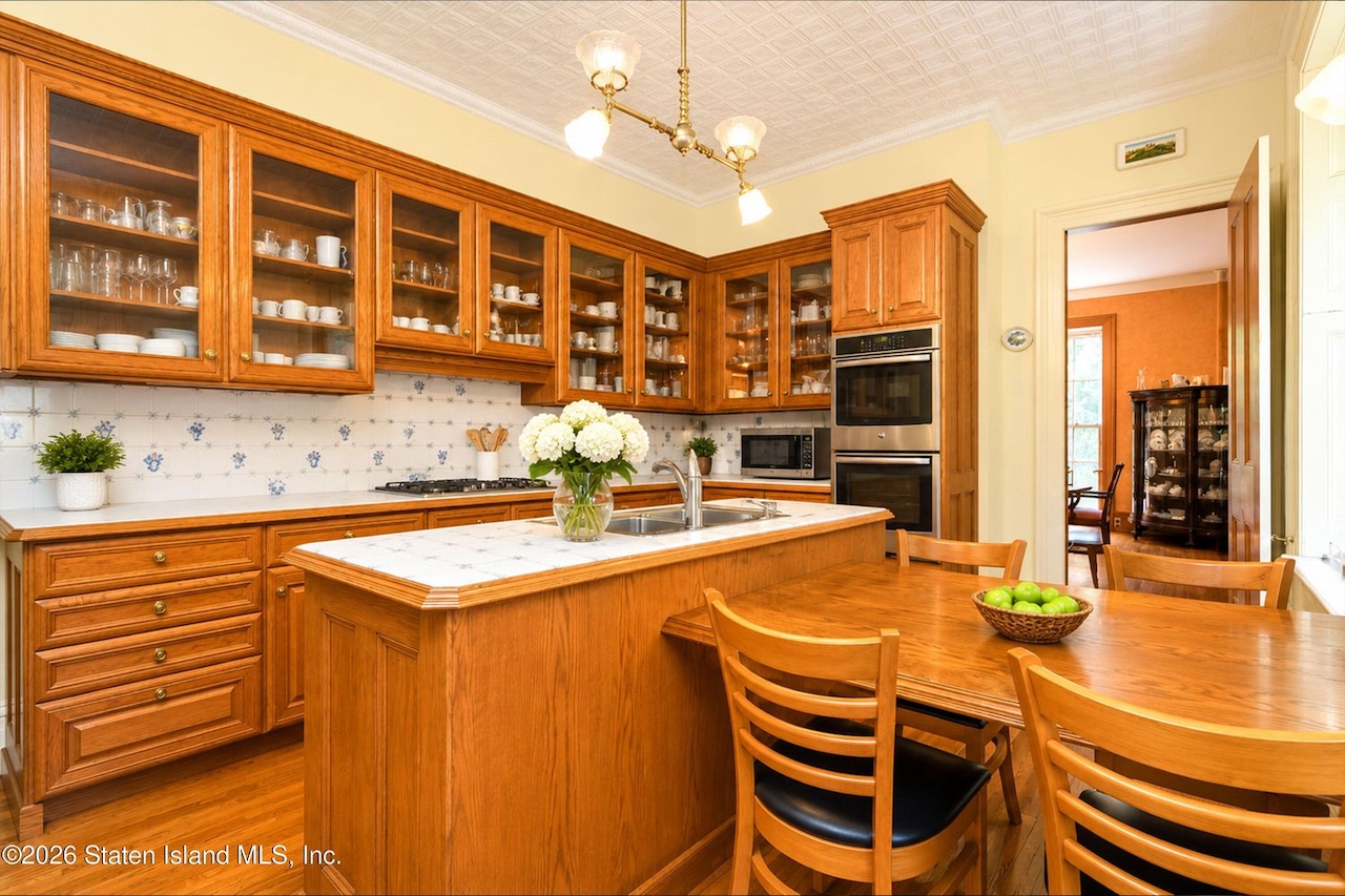 111 Douglas Road