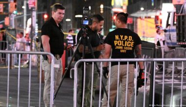 Times Square stabbing in NYC leaves 1 dead, assailant killed