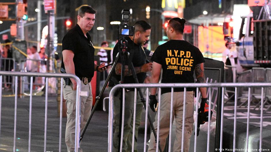 Times Square stabbing in NYC leaves 1 dead, assailant killed