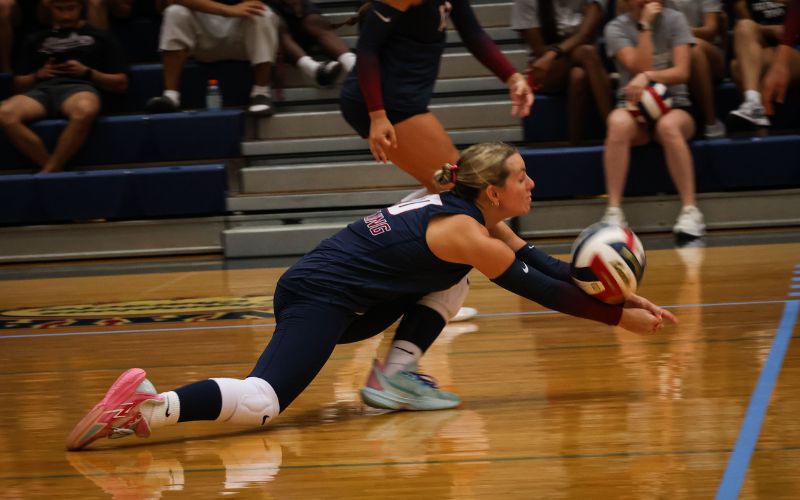 Lady Warriors Defeat Manhattan Christian in Straight Sets