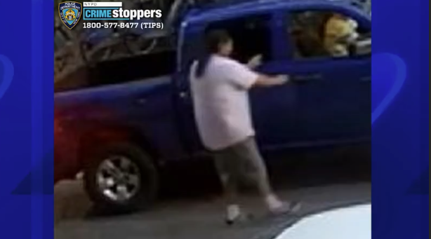 News 12 | Brooklyn | Suspects On The Run After Injuring 4 In Knifepoint Brooklyn Robbery
