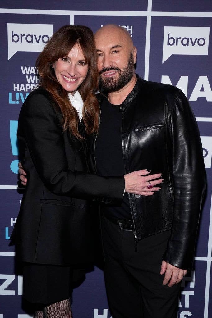 WATCH WHAT HAPPENS LIVE WITH ANDY COHEN -- Episode 20196 -- Pictured: (l-r) Julia Roberts, Serge Normant