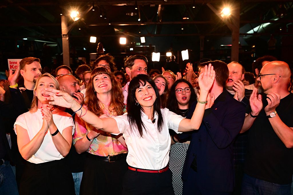Elif Eralp (Die Linke), the party’s lead candidate and deputy chair of the Left Party caucus (M), waits with supporters and party members at a Berlin Left Party election party in the Kreuzberg Ballroom for the projected results of the House of Representatives election on Sunday, September 20, 2026.