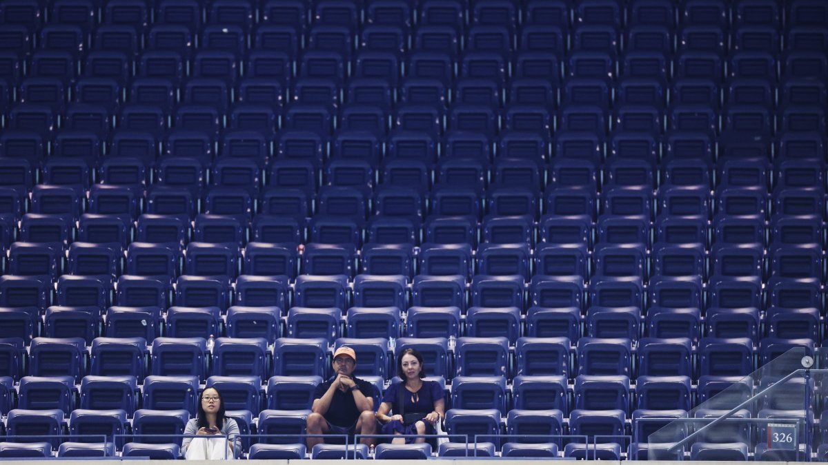 Empty seats, tired stars: The US Open’s post-2 a.m. finishes spark a pushback – NBC New York