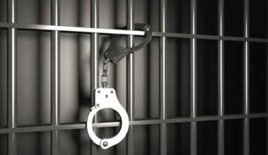 Manhattan man arrested after allegedly brandishing knife