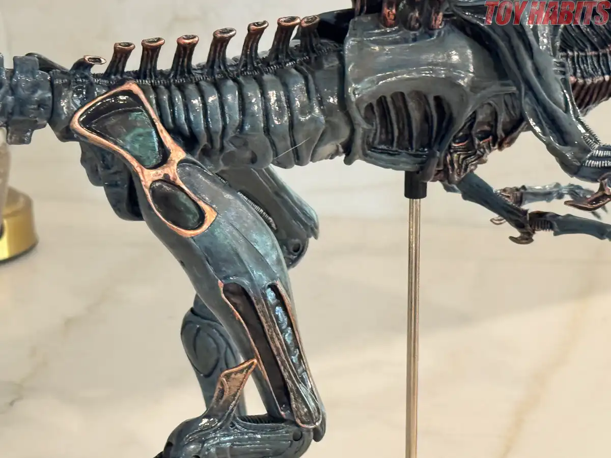 Aliens Xenomorph Queen NECA Deluxe Figure Review 10