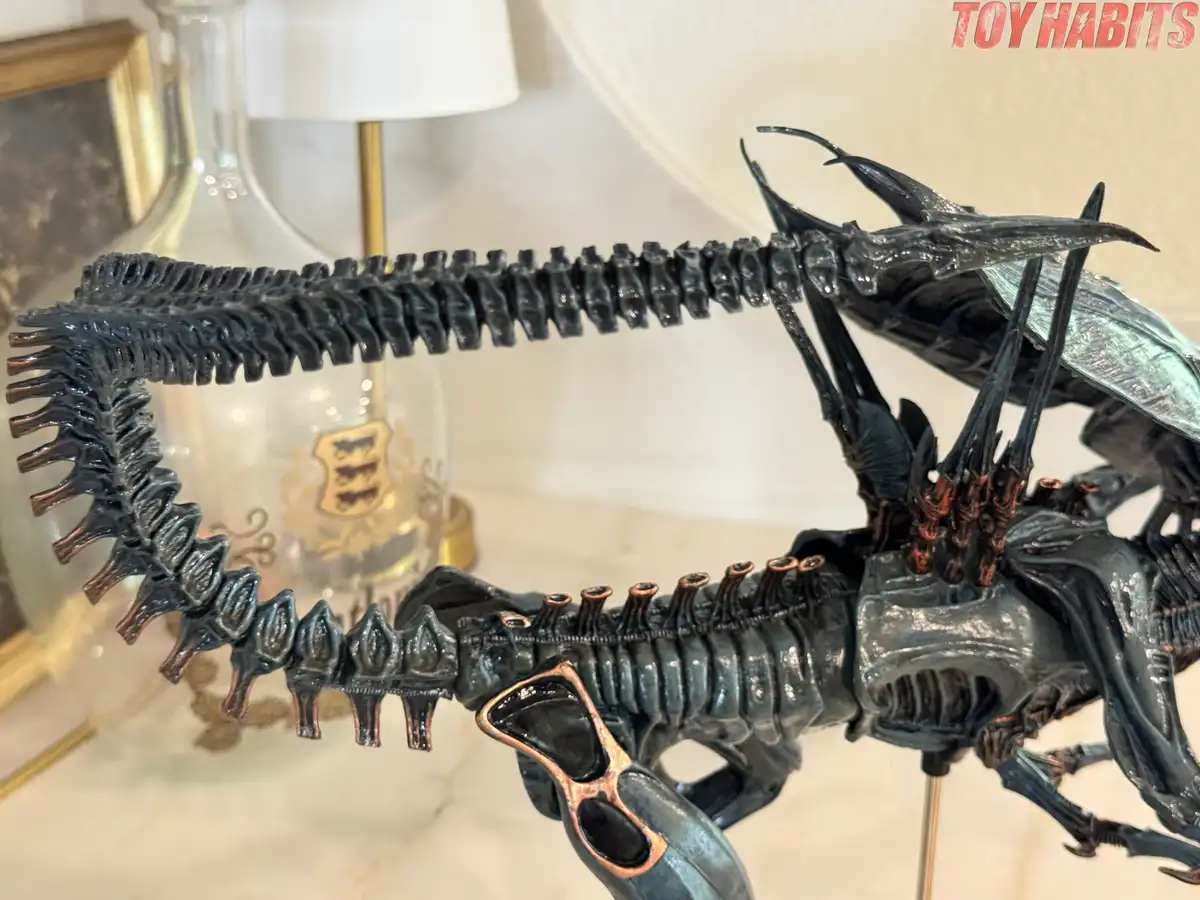 Aliens Xenomorph Queen NECA Deluxe Figure Review 16