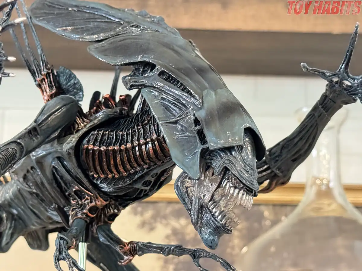 Aliens Xenomorph Queen NECA Deluxe Figure Review 19