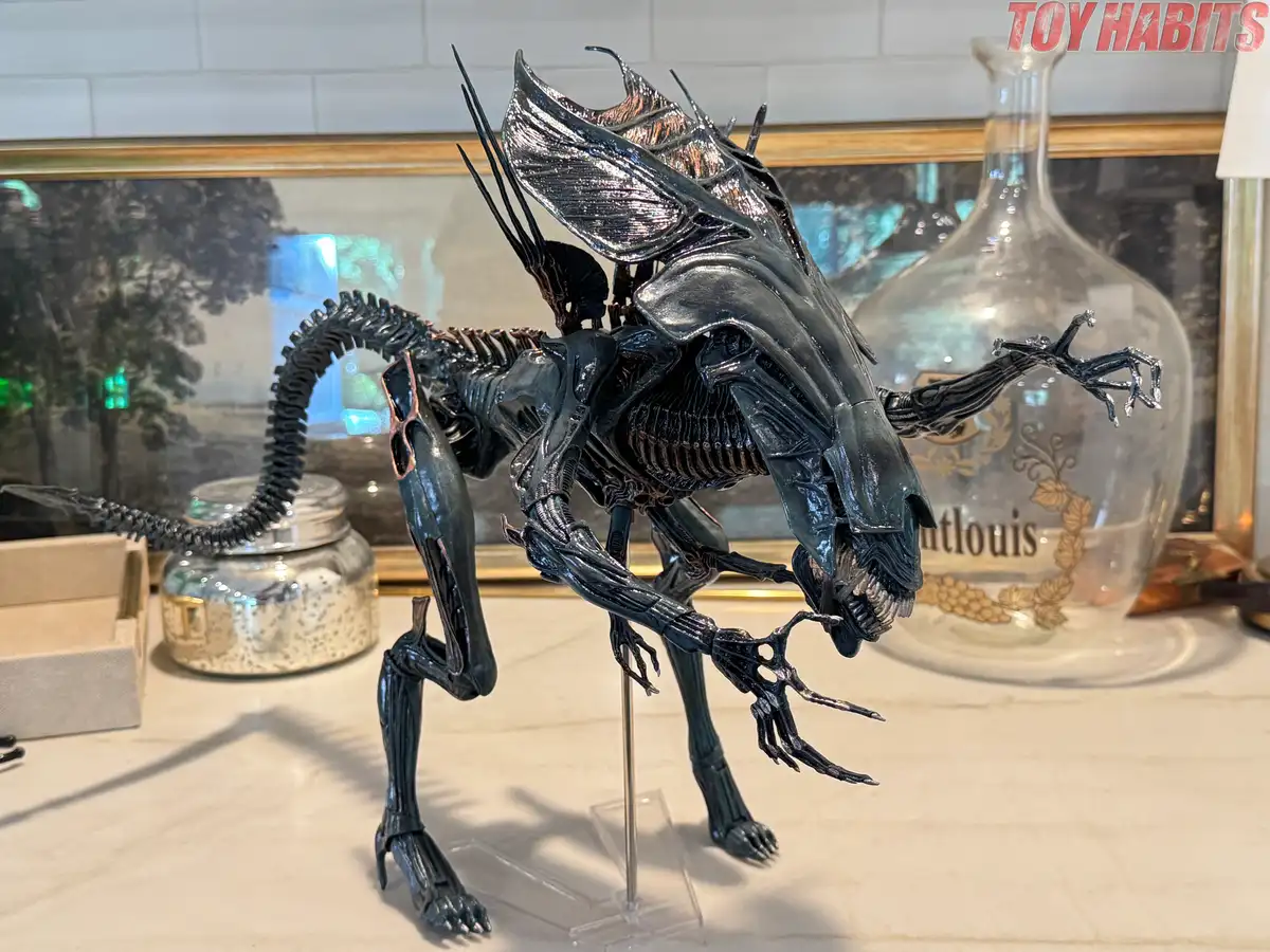 Aliens Xenomorph Queen NECA Deluxe Figure Review 20