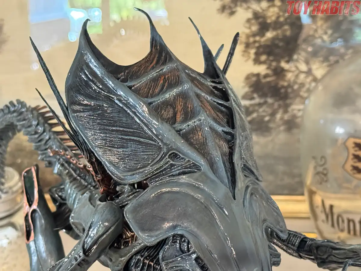 Aliens Xenomorph Queen NECA Deluxe Figure Review 21