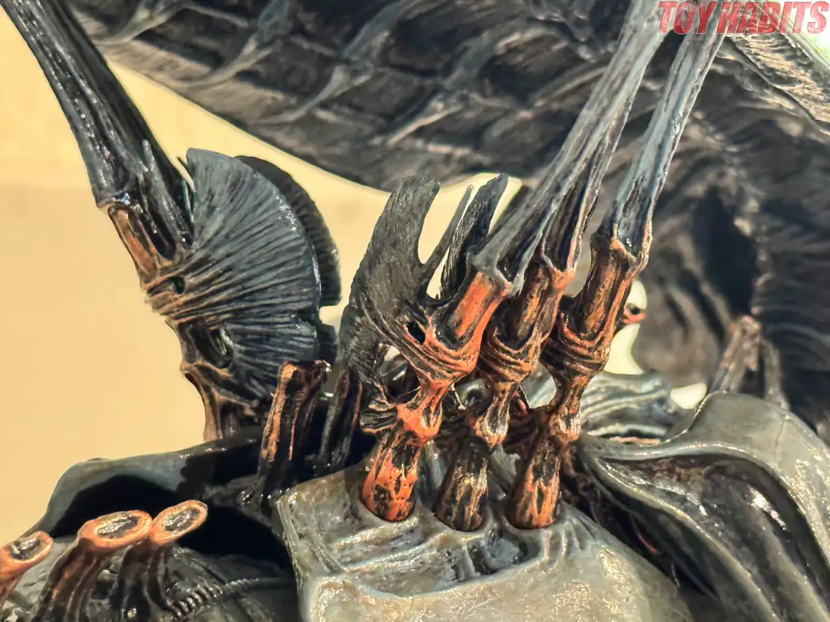 Aliens Xenomorph Queen NECA Deluxe Figure Review 22