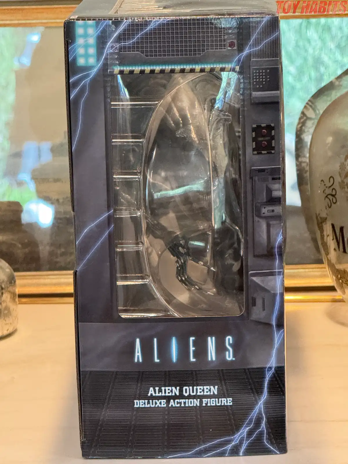 Aliens Xenomorph Queen NECA Deluxe Figure Review 4