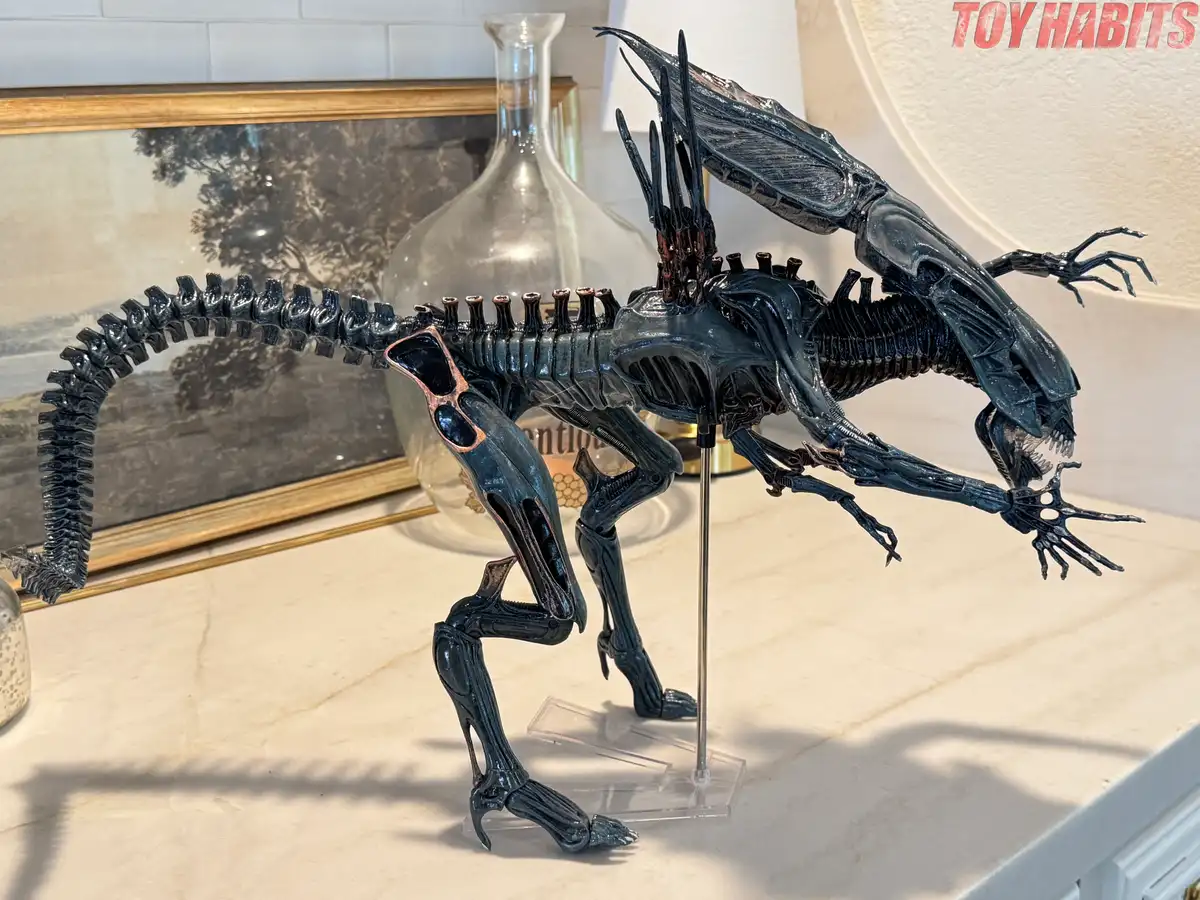 Aliens Xenomorph Queen NECA Deluxe Figure Review 8