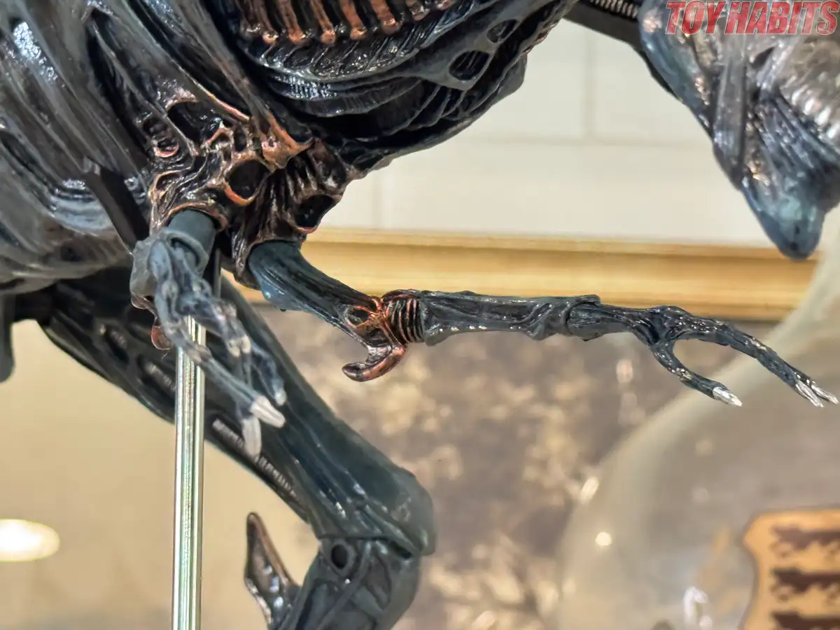 Aliens Xenomorph Queen NECA Deluxe Figure Review 9