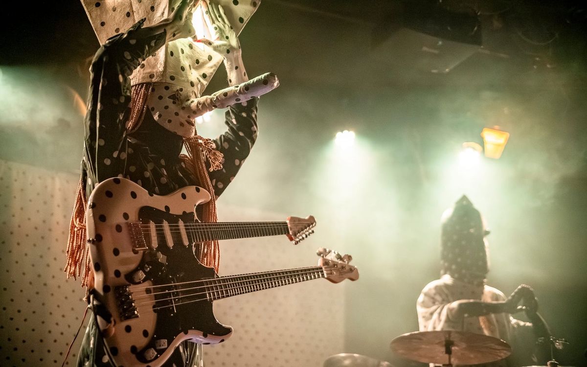 Angine de Poitrine Makes First Contact in New York City