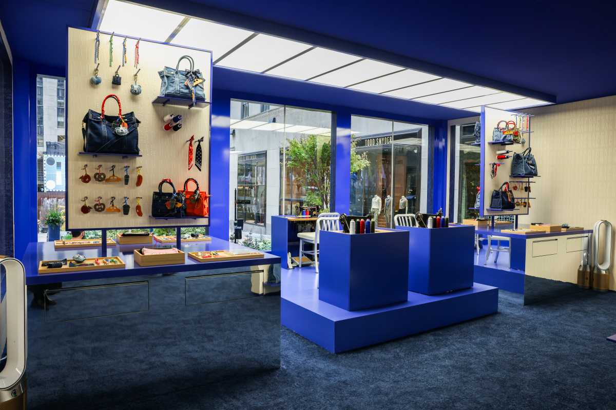 Gap is celebrating the launch of its new Five-Pocket Tote bag line at Rockefeller Center this weekend.