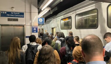 Disabled train snarls NJ Transit rail traffic into and out of New York City