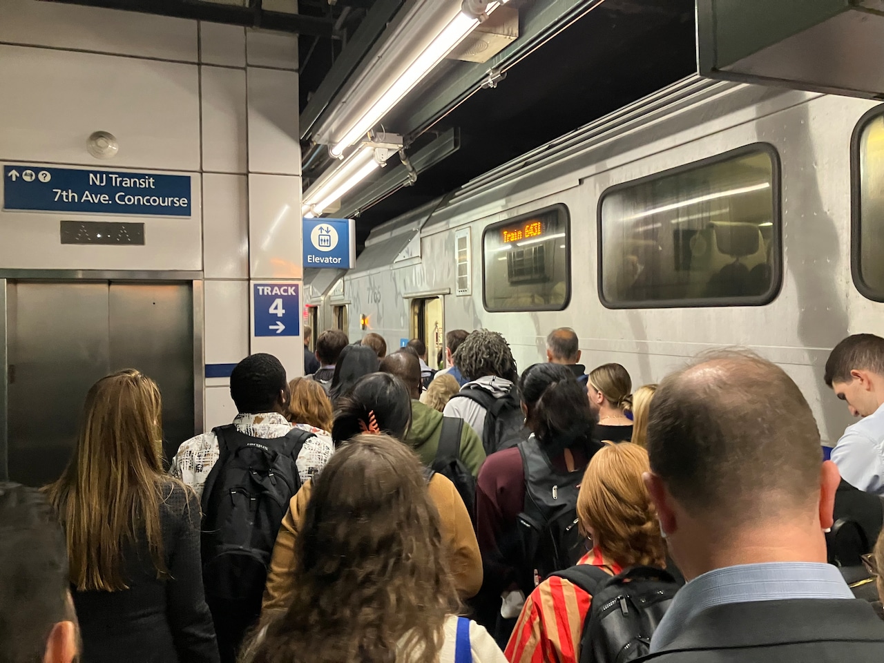 Disabled train snarls NJ Transit rail traffic into and out of New York City