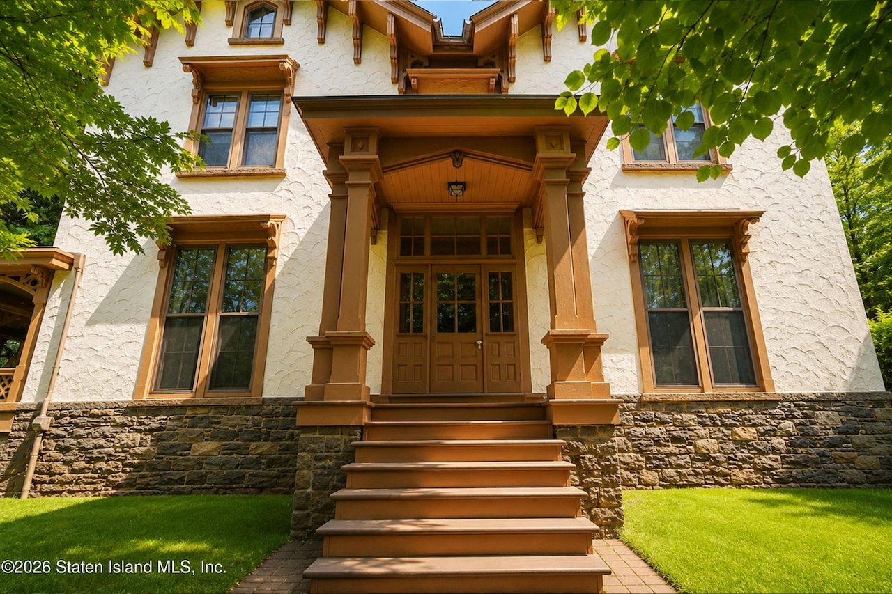 111 Douglas Road