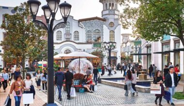 This European-style 'shopping village' near NYC has designer deals, great restaurants, and 150+ boutiques