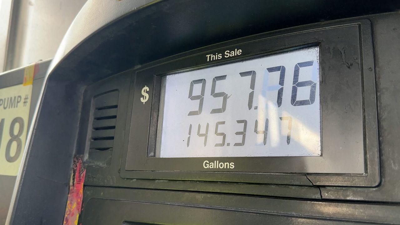 Record diesel prices set to climb past $6 a gallon