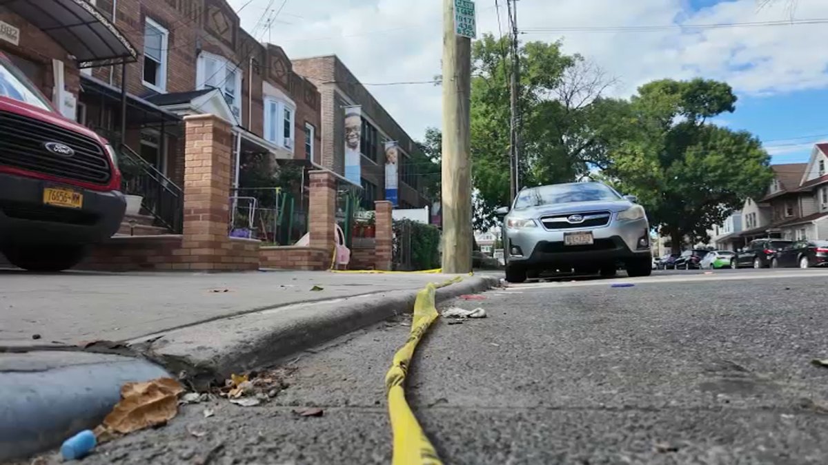 NYPD searches for suspects after deadly stabbing in Brooklyn – NBC New York