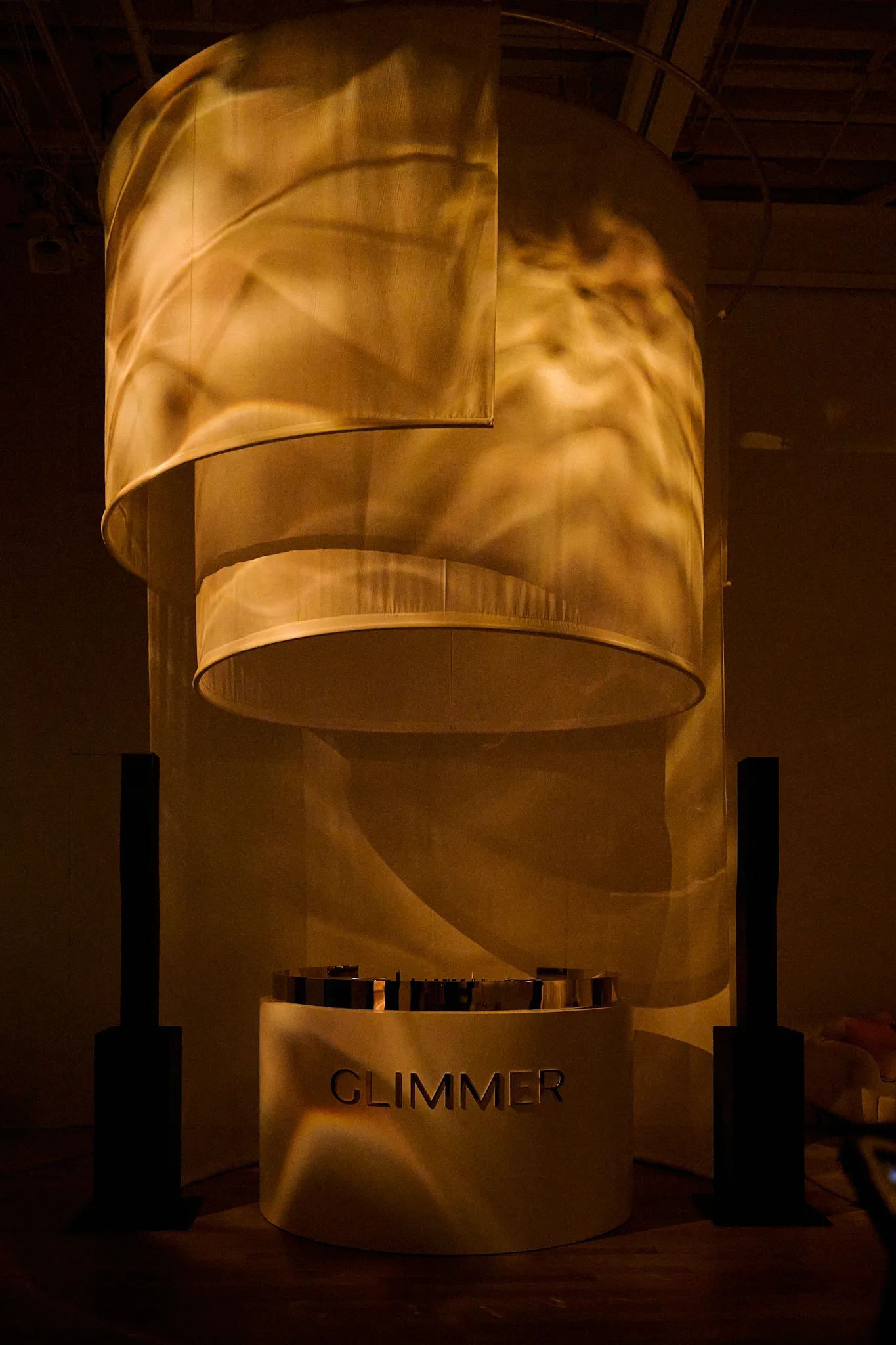 Estée_Lauder_GlimmerPopUpImagery.jpg