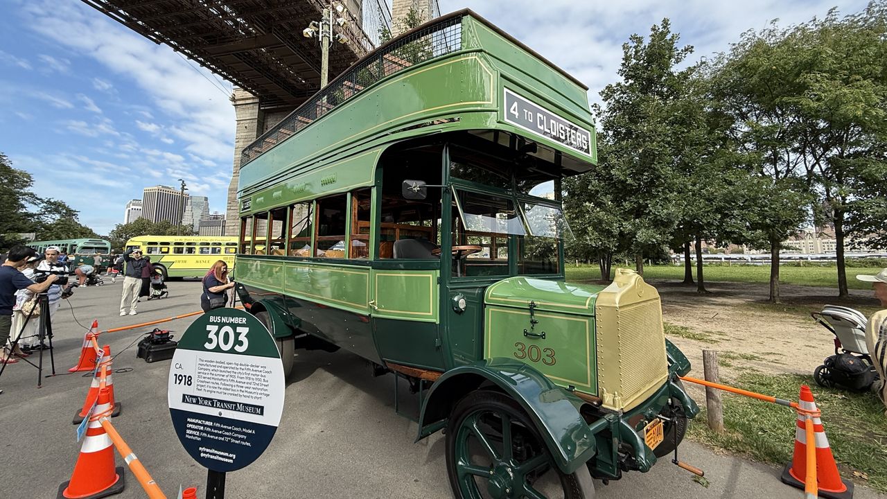 A bus from 1918