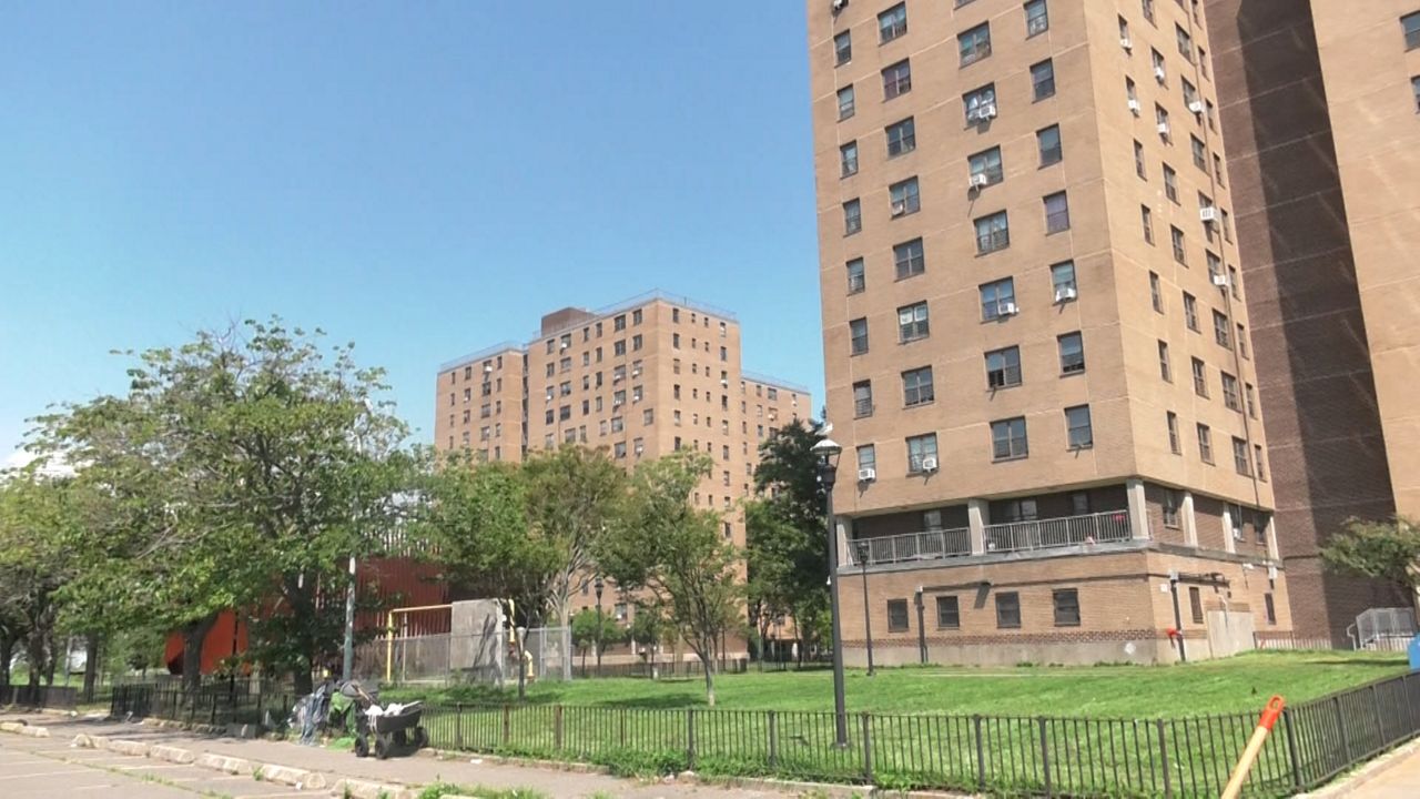 Residents decry living conditions at Queens NYCHA complex