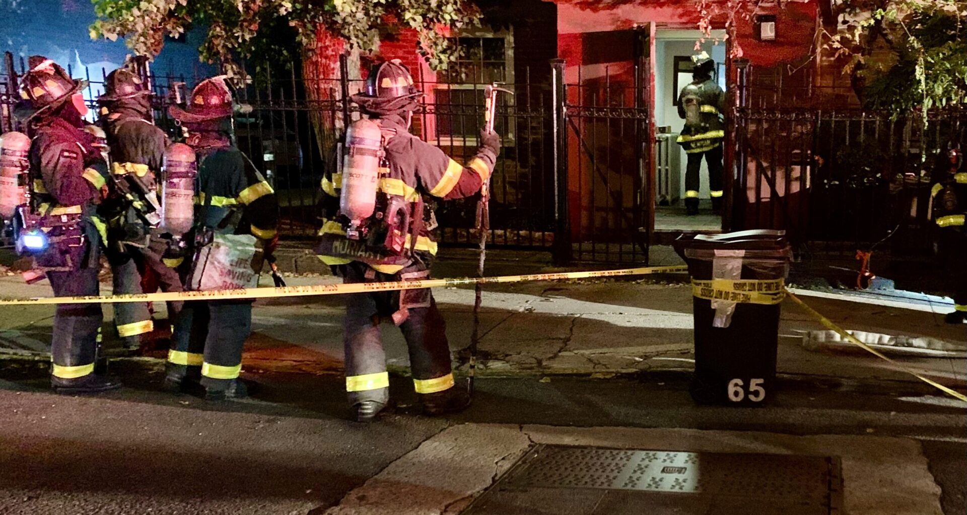 The manhole covering the transformer that caught fire on Middagh Street can be seen on the front right. Photo: Mary Frost/Brooklyn Eagle