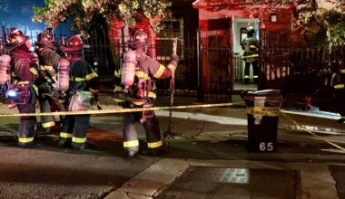 The manhole covering the transformer that caught fire on Middagh Street can be seen on the front right. Photo: Mary Frost/Brooklyn Eagle