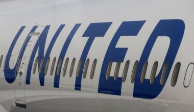 Woman says she was ‘trapped’ on United flight with masturbating man – NBC New York