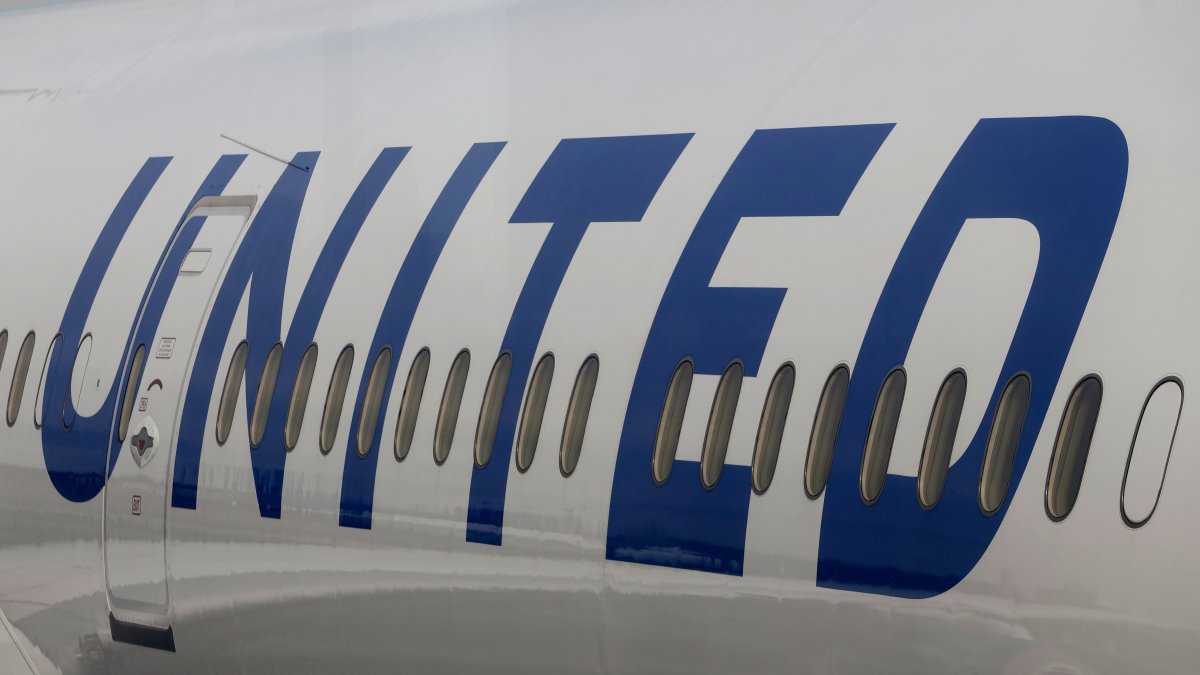Woman says she was ‘trapped’ on United flight with masturbating man – NBC New York