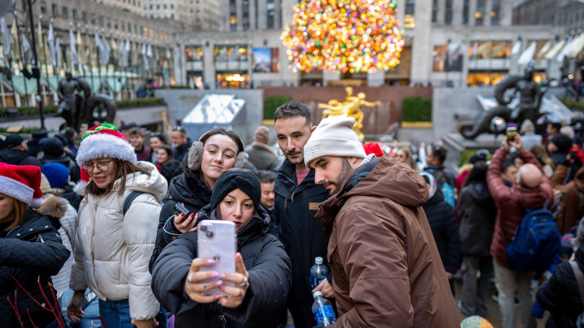 Rockefeller Christmas Tree arrives on Nov. 2 – NBC New York