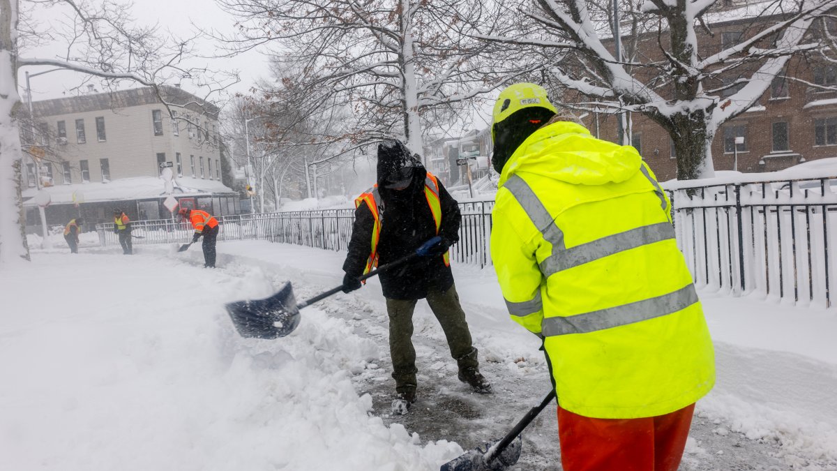Mamdani raises wages for NYC snow shovelers to up to $45 an hour – NBC New York