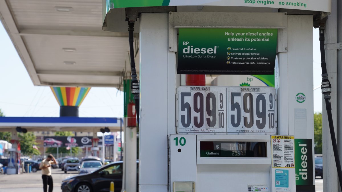Fuel prices at record Labor Day high in U.S. – NBC New York