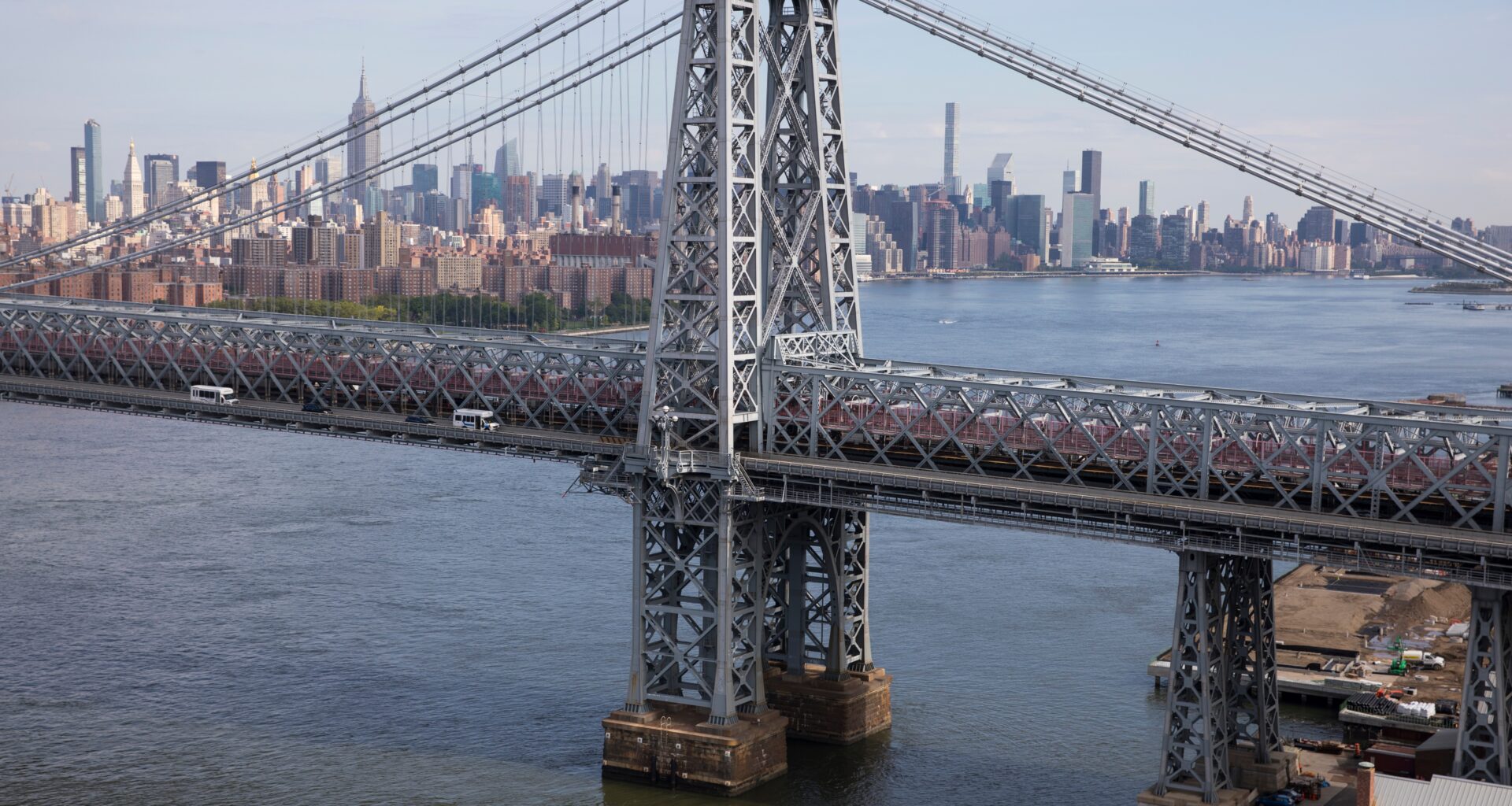 NYPD rescues teen seated on edge of Williamsburg Bridge, threatening to jump