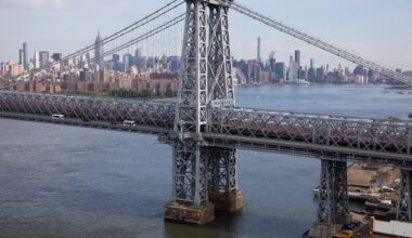 NYPD rescues teen seated on edge of Williamsburg Bridge, threatening to jump