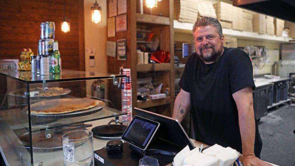 Business Monday: Hilo Pizza Co. serving up New York-style pies and slices that patrons can customize : Big Island Now