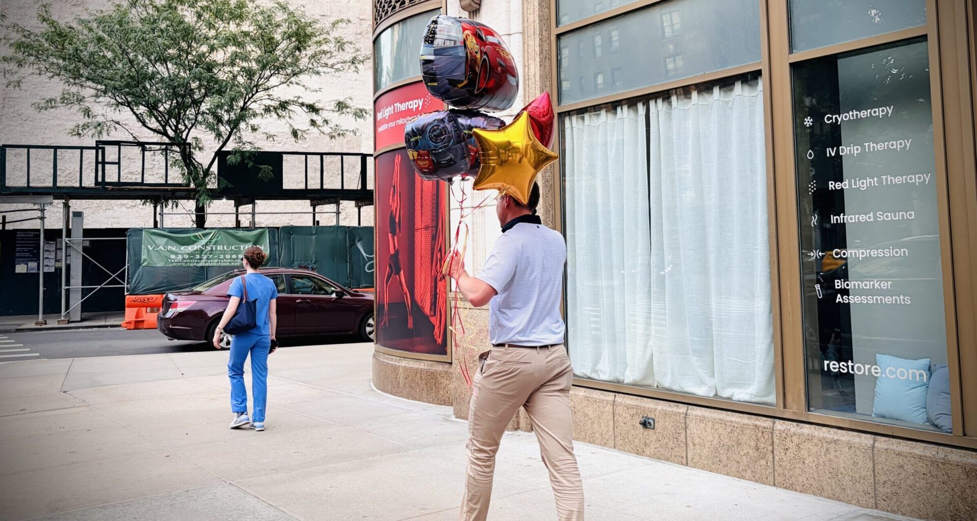 Monday Bulletin: Remembering a Beloved UWS Bar; What’s Next for the Man Behind Extell?; Columbia Under Increasing Pressure to Reopen Campus; Carriage Horse Falls in Central Park