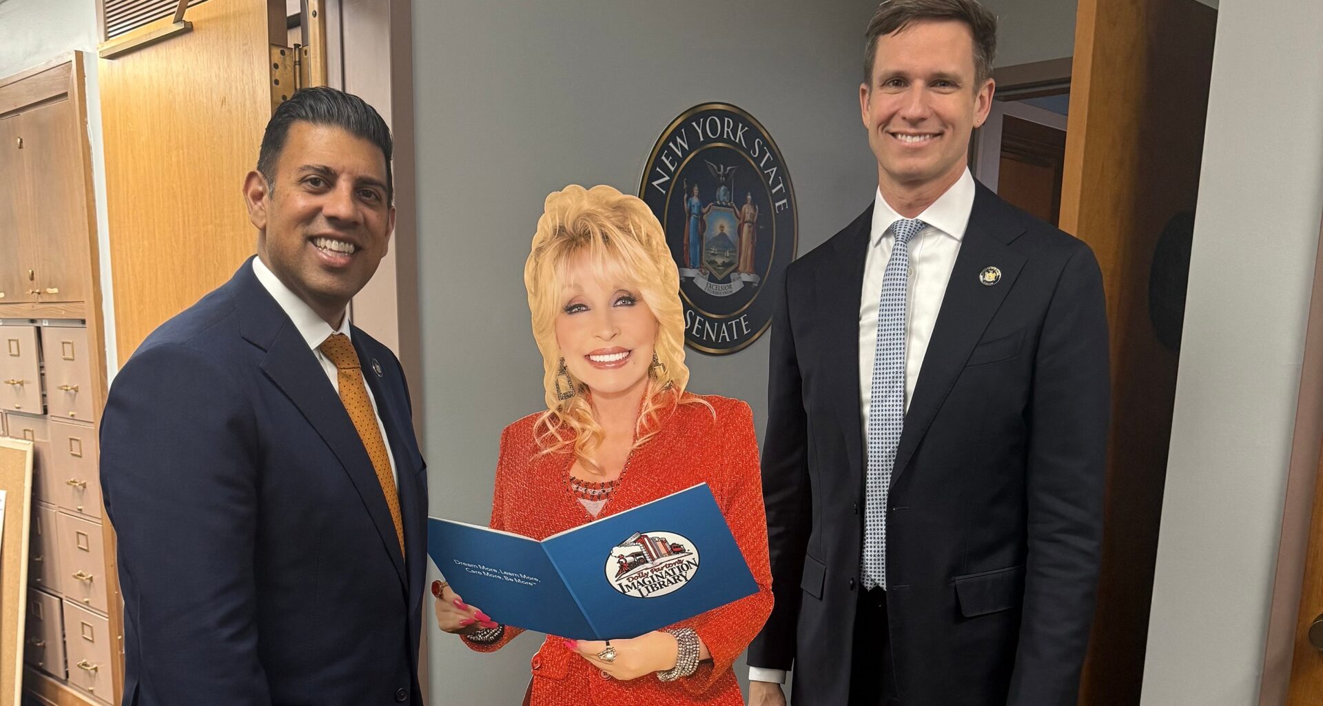 NY state lawmakers want to honor Dolly Parton by renaming 9/25 '9 to 5' day