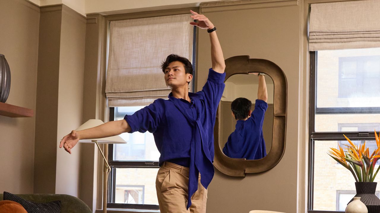 This Ballet Dancer’s Cleverly Designed 345-Square-Foot NYC Studio Still Leaves Room for Stretching